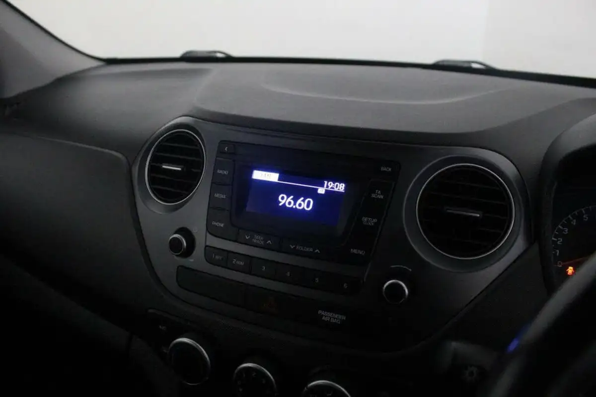 2019-hyundai-i10-12-se-big-24