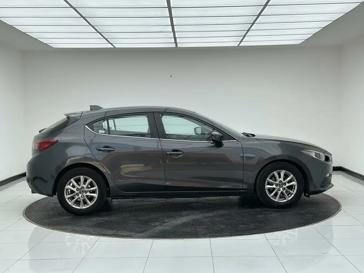 2015-mazda-mazda3-20-se-hatchback-5d-big-6