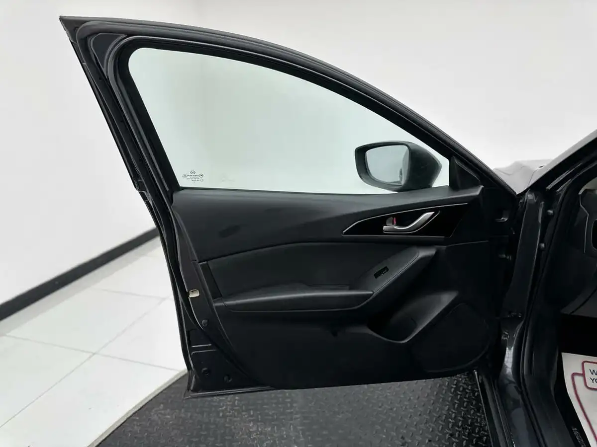 2015-mazda-mazda3-20-se-hatchback-5d-big-26