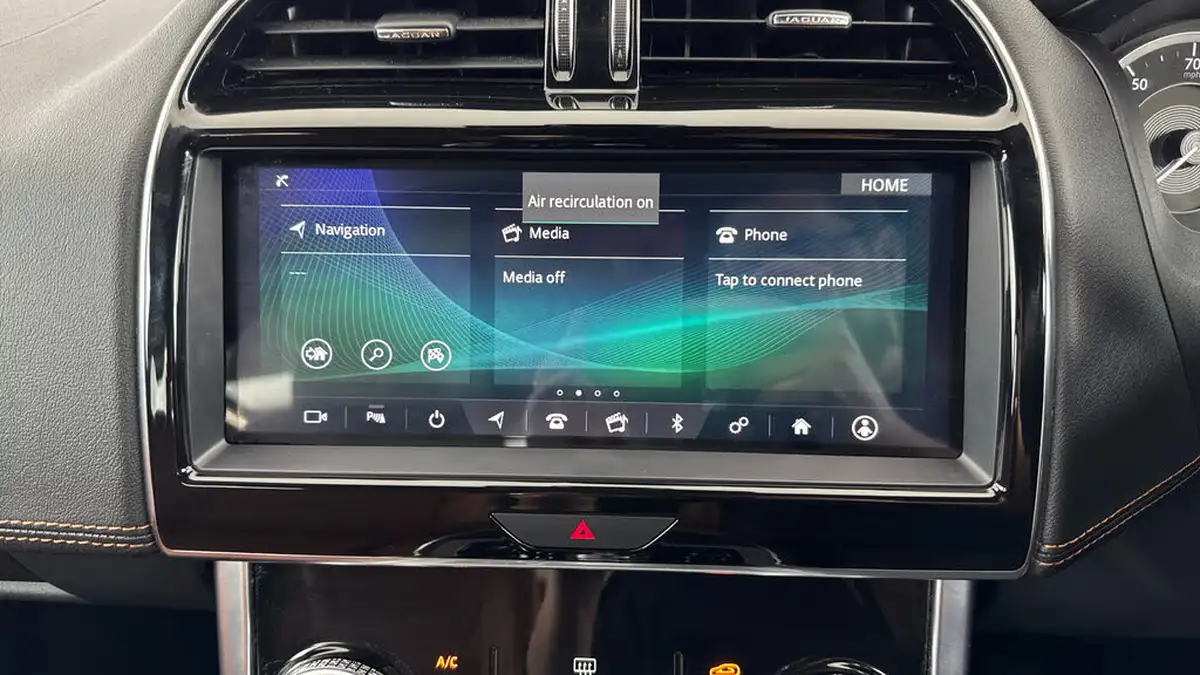 2020-jaguar-xe-20i-r-dynamic-s-250ps-big-11