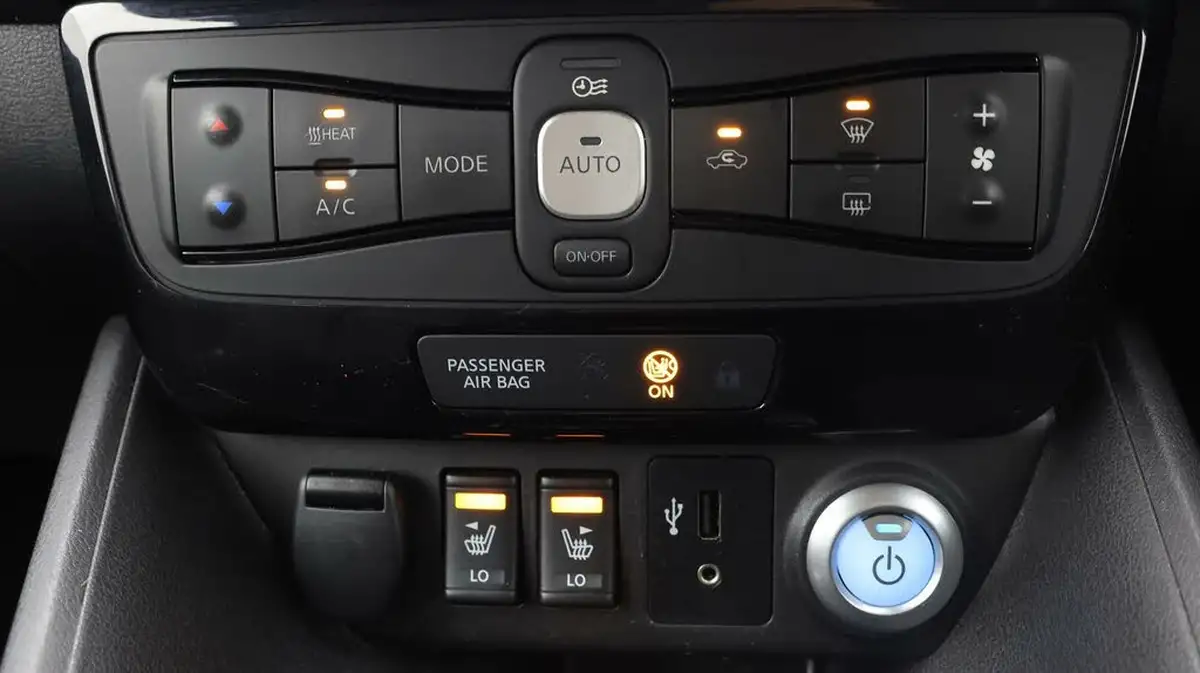 2019-nissan-leaf-e-tekna-big-11