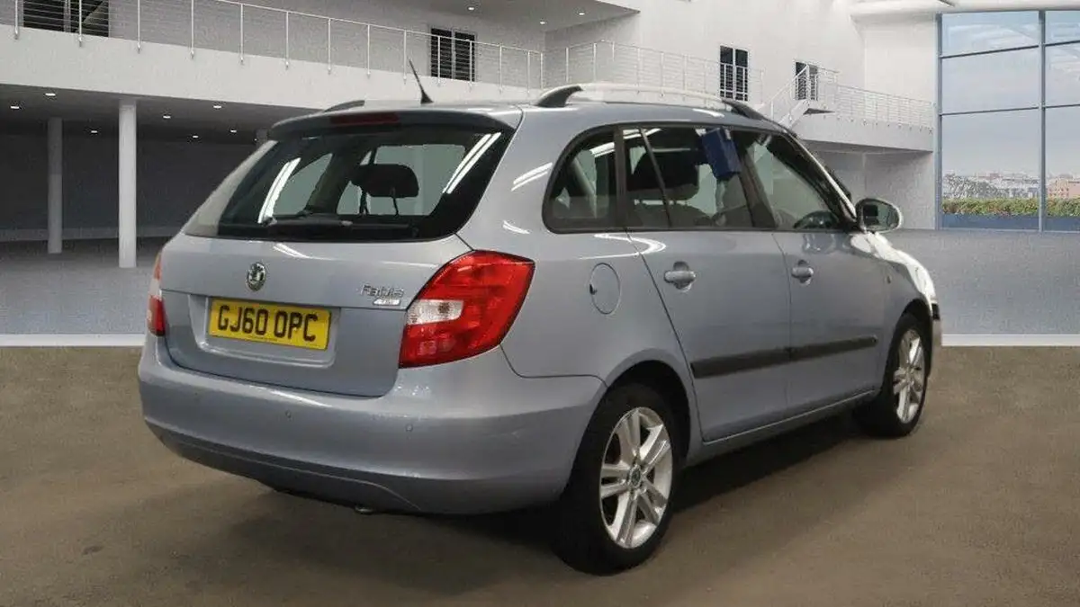 2010-skoda-fabia-12-elegance-tsi-85bhp-estate-1198cc-big-3