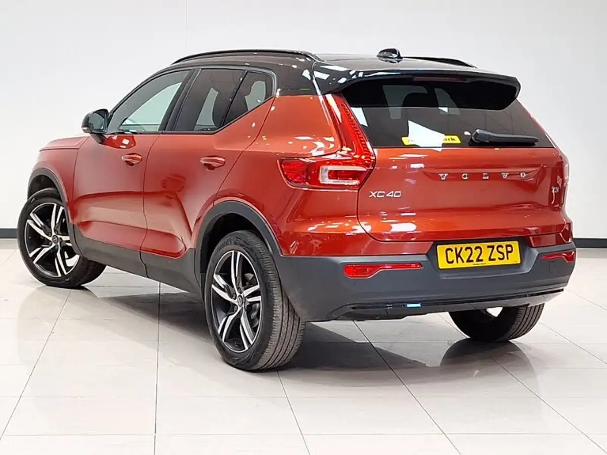 2022-volvo-xc40-15-t3-r-design-auto-big-1