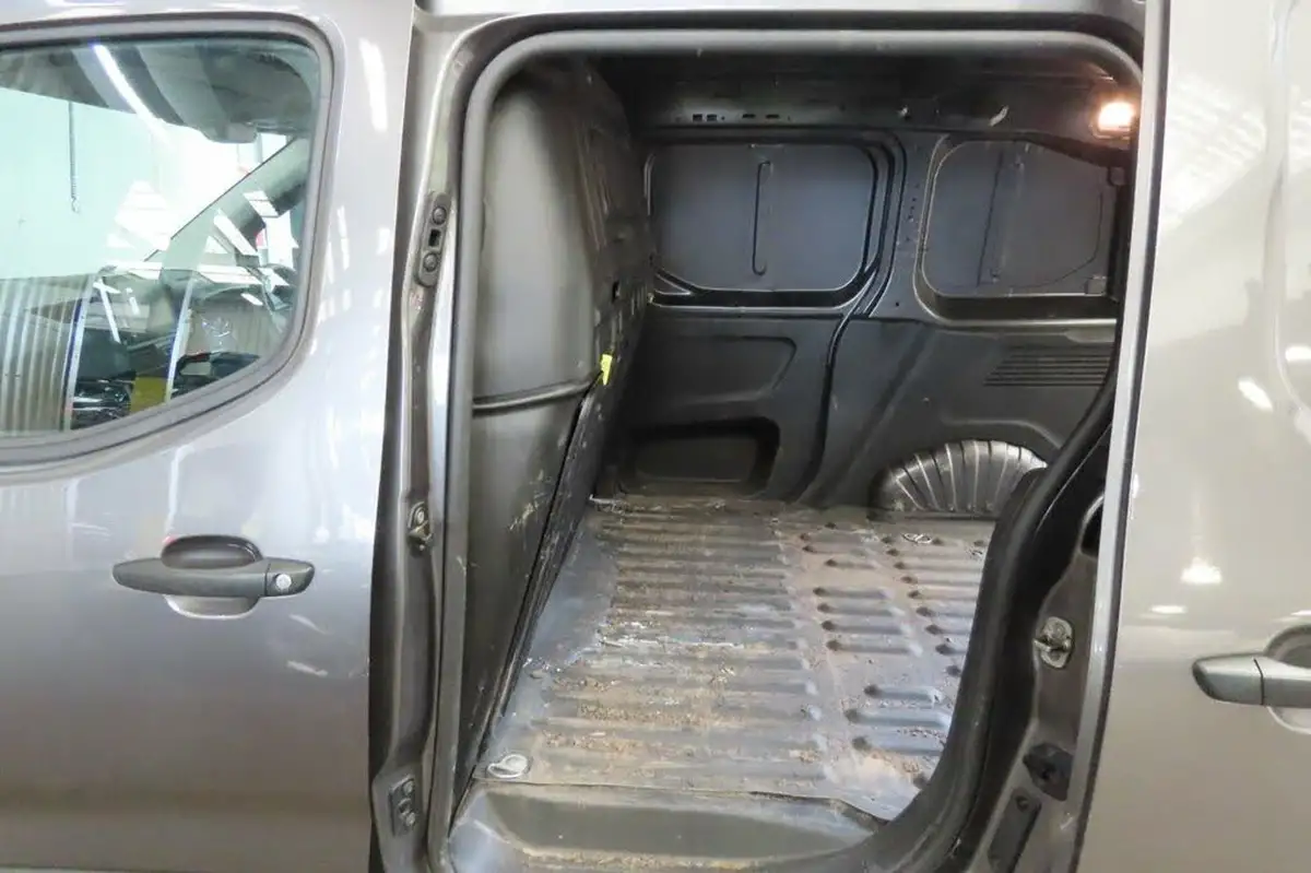2021-citroen-berlingo-15bluehdi-1000-enterprise-100pseu6dt-e-ss-panel-big-10