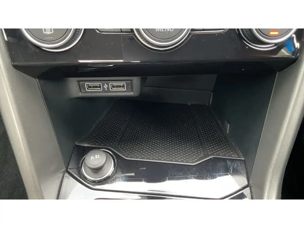 2020-volkswagen-t-roc-15-tsi-se-dsg-big-32