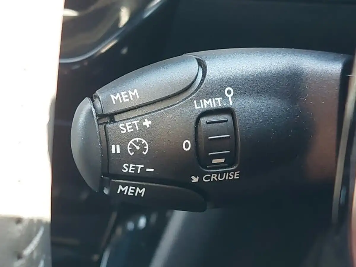 2024-peugeot-2008-suv-12-puretech-allure-130ps-big-13
