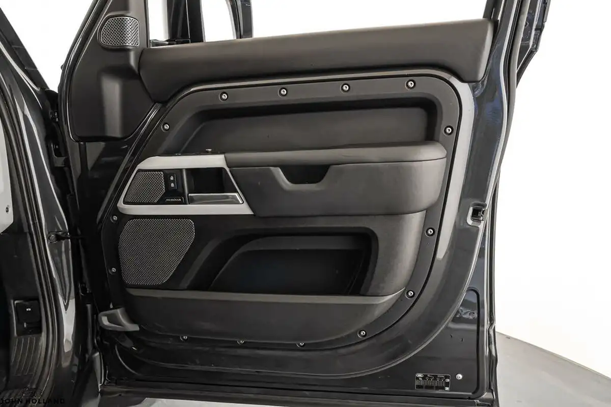 2021-land-rover-110-defender-30-d300-hard-top-hse-110-big-26