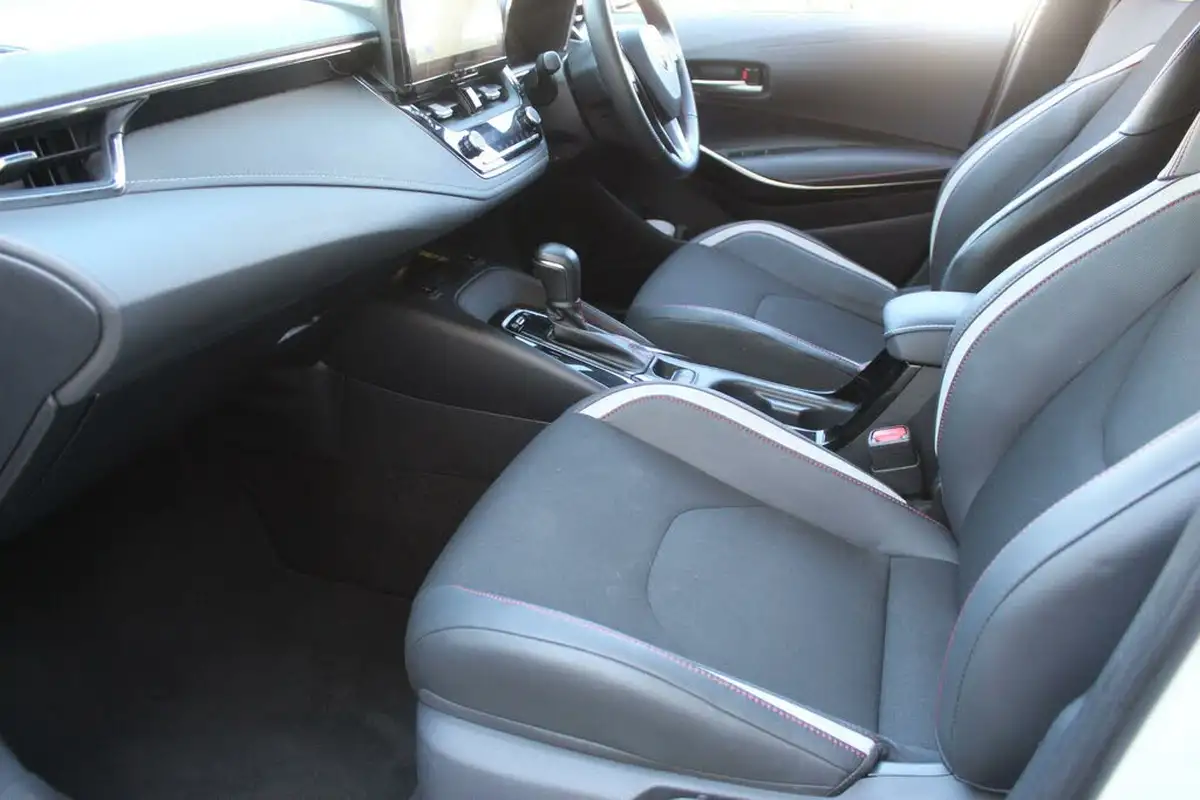 2023-toyota-corolla-18-vvt-i-gr-sport-138bhp-hatchback-big-25