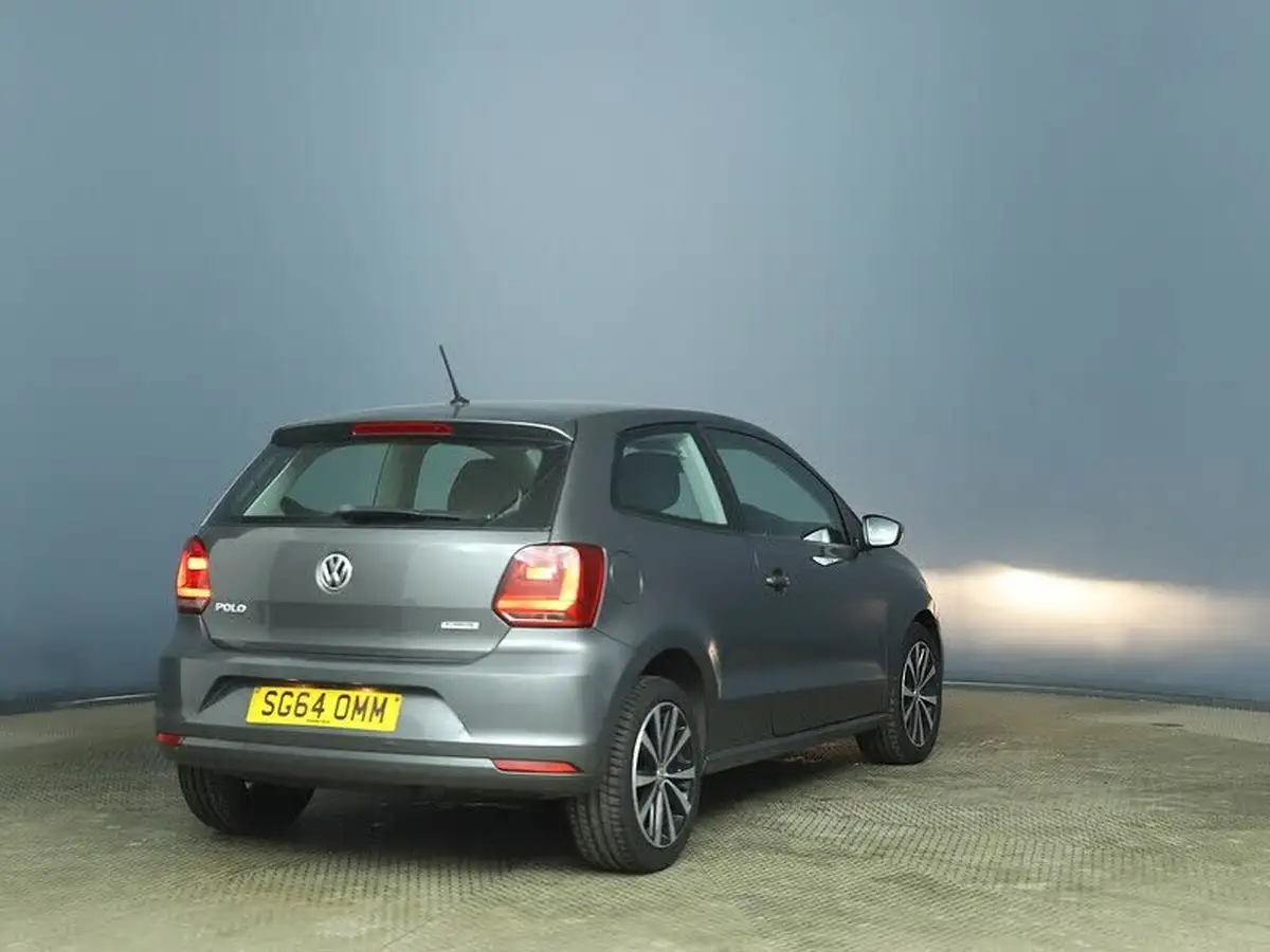 2014-volkswagen-polo-10-se-60ps-3d-big-5