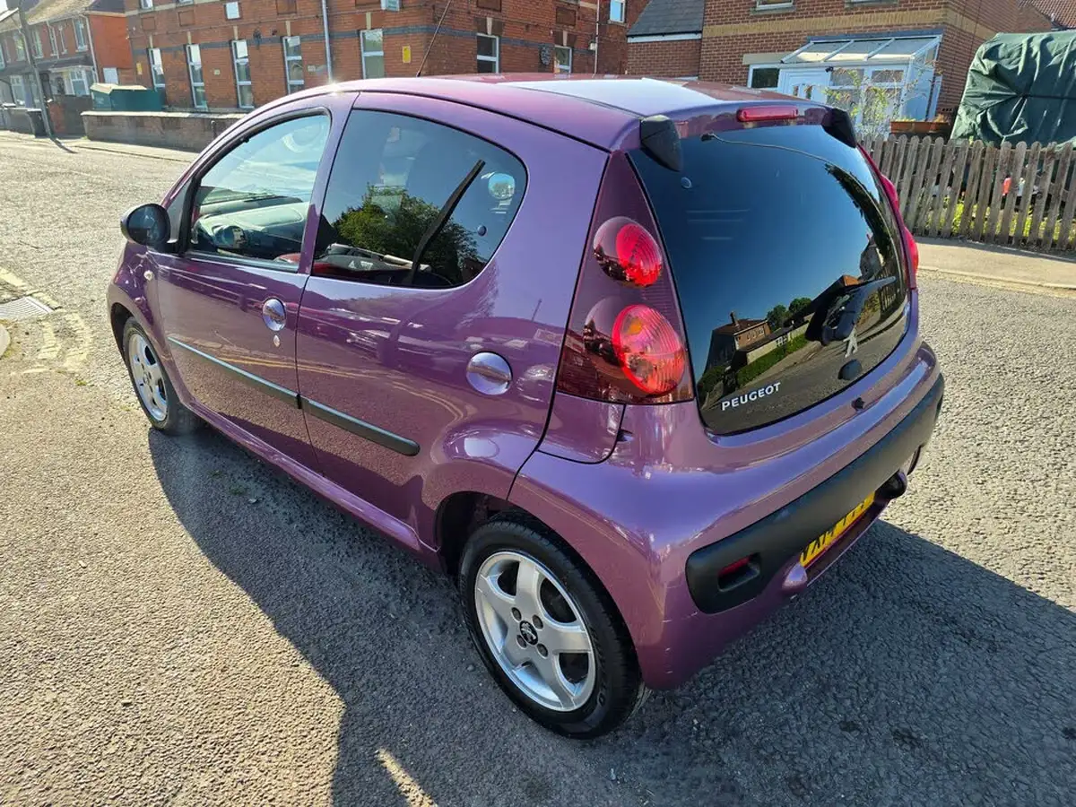 2014-peugeot-107-10-allure-5d-big-3