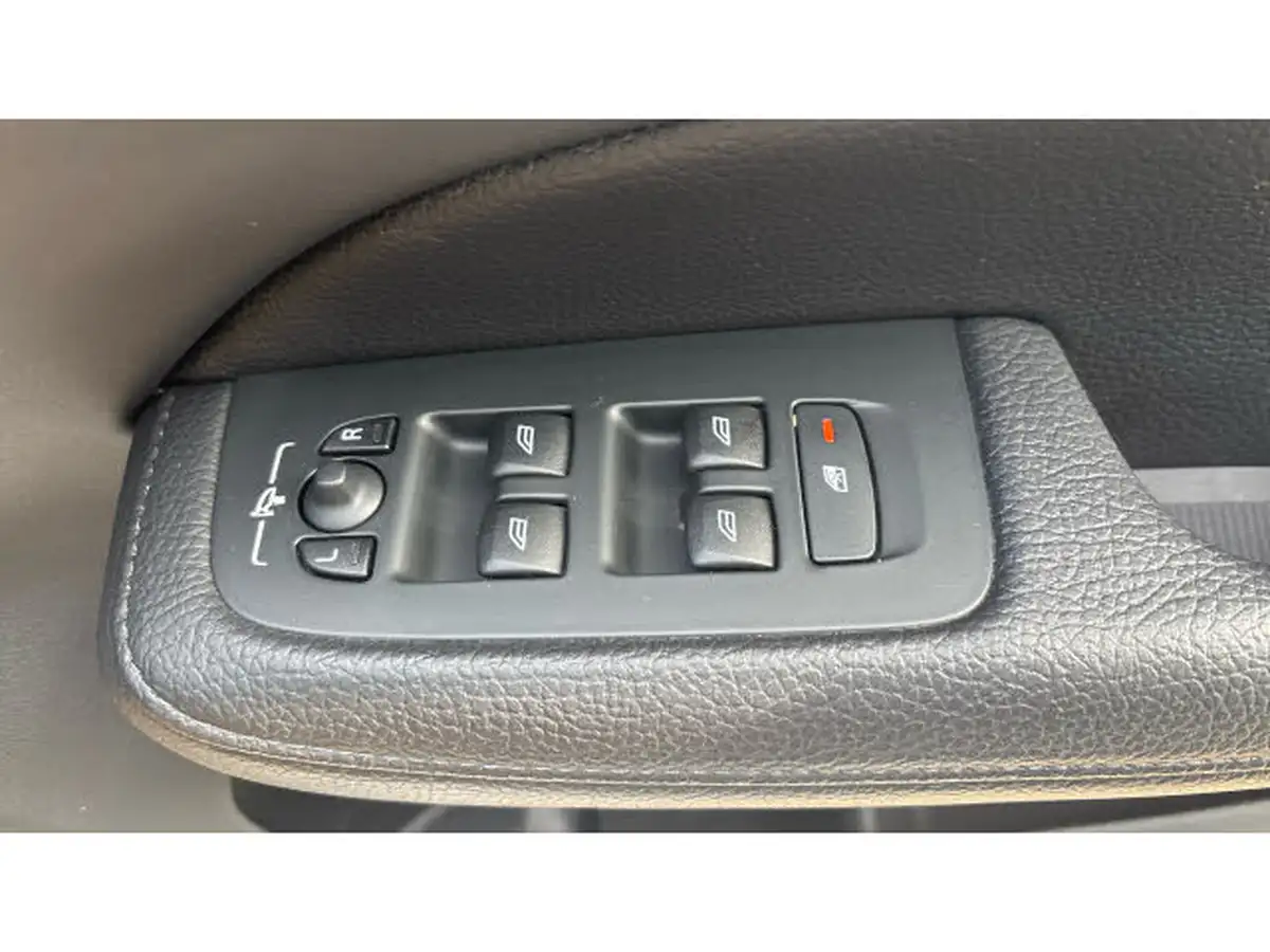 2020-volvo-v60-20-t4-momentum-plus-big-27