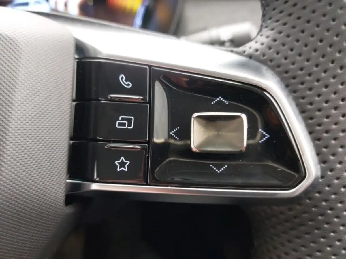2025-mg-zs-suv-15-se-196ps-hybrid-1498cc-auto-big-12