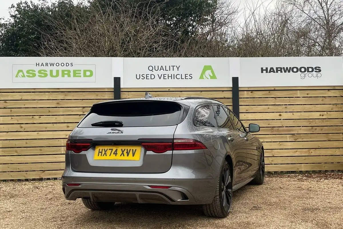 2024-jaguar-xf-20-d200-r-dynamic-hse-black-sportbrake-5d-big-5