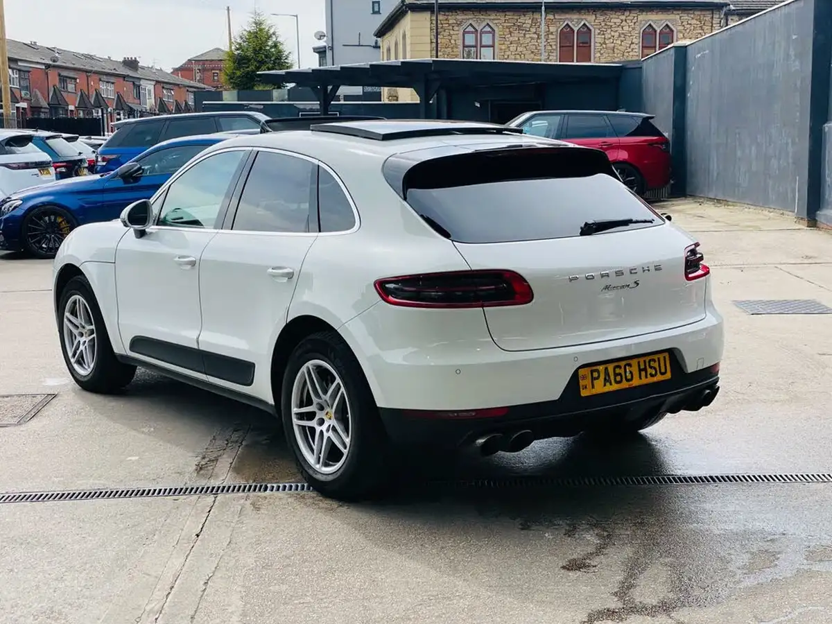 2016-porsche-macan-30-s-big-2
