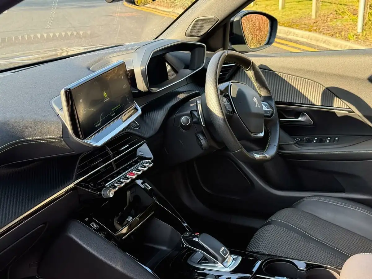 2021-peugeot-2008-suv-12-puretech-gt-eat8-big-9