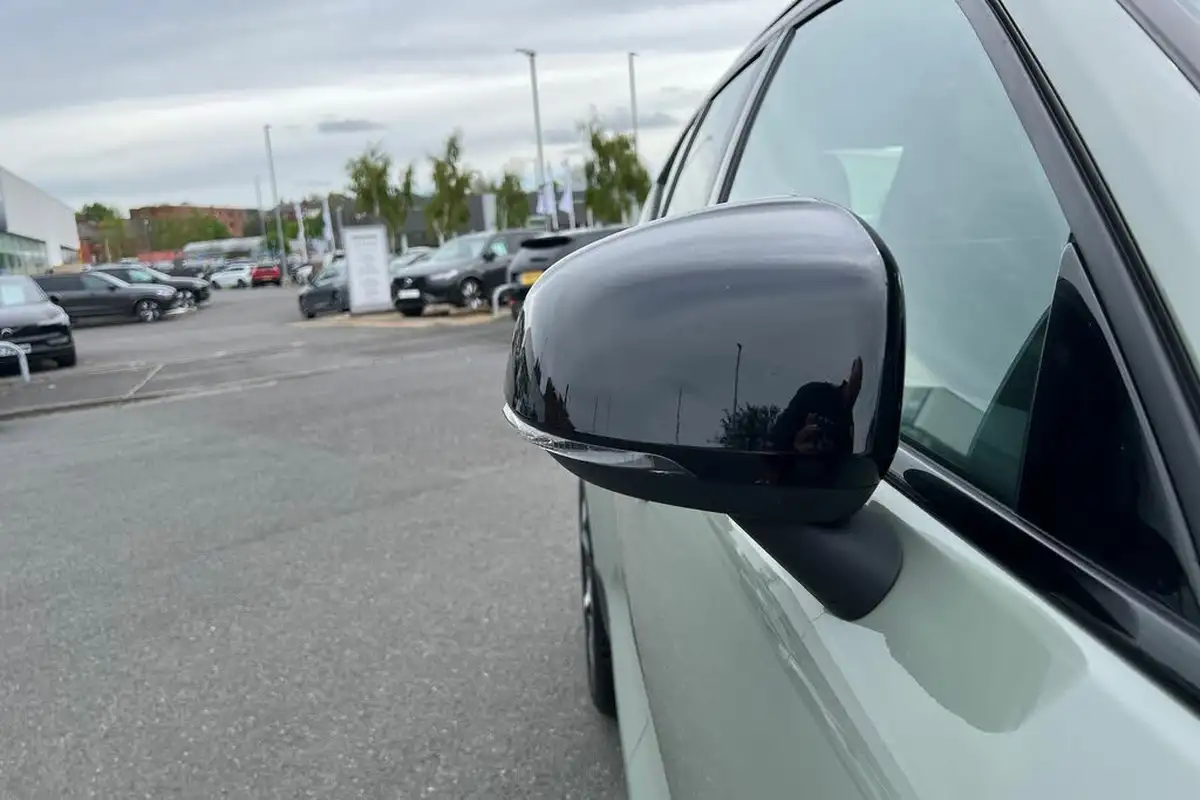 2024-volvo-xc40-20-b3-plus-big-18