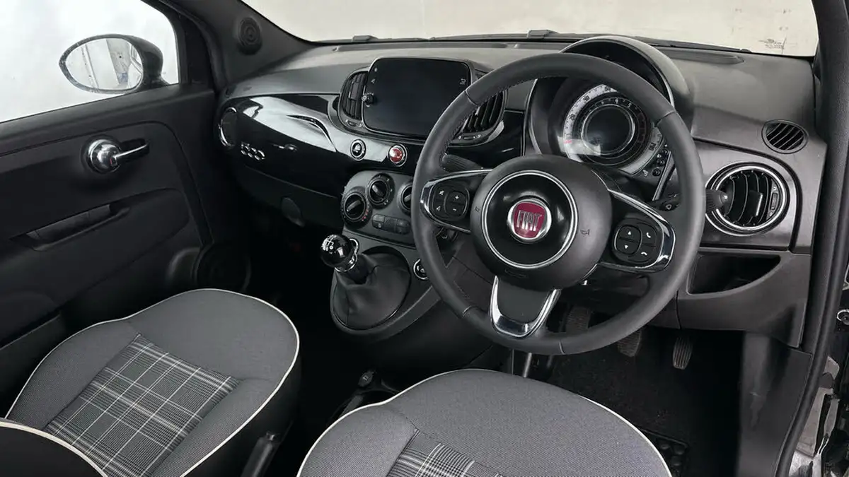 2021-fiat-500-10-lounge-big-8