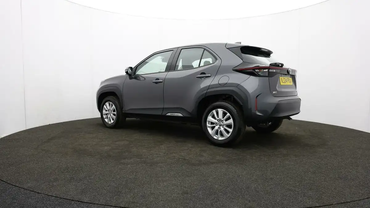 2024-toyota-yaris-cross-15-vvt-i-icon-big-66
