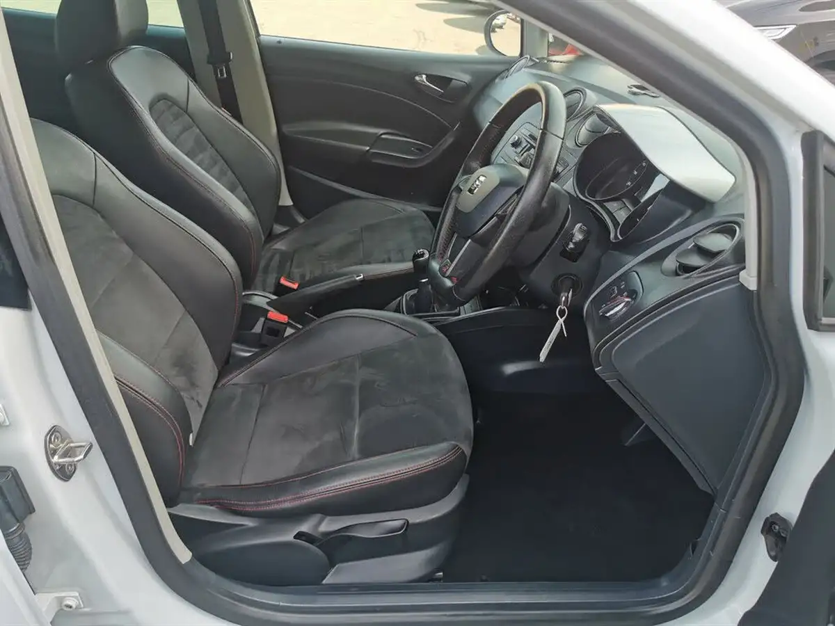 2015-seat-ibiza-12-fr-black-hatchback-5d-big-4