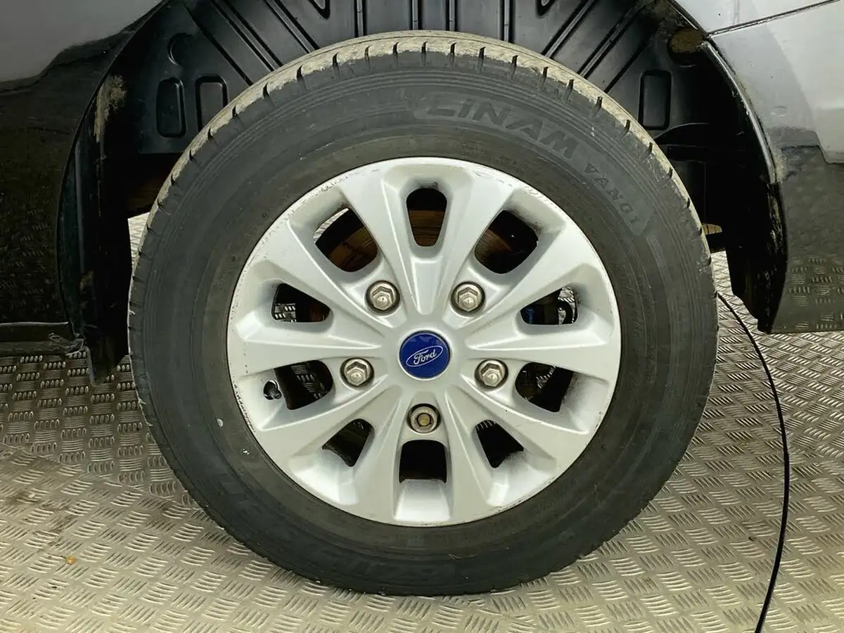 2019-ford-tourneo-custom-20tdci-320-l2-zetec-130ps-big-11