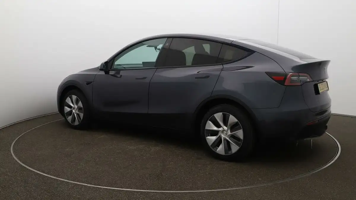 2023-tesla-model-y-e-rwd-big-27