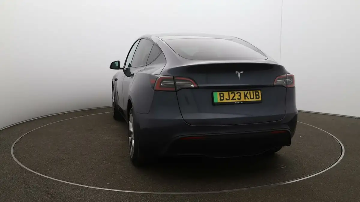 2023-tesla-model-y-e-rwd-big-51