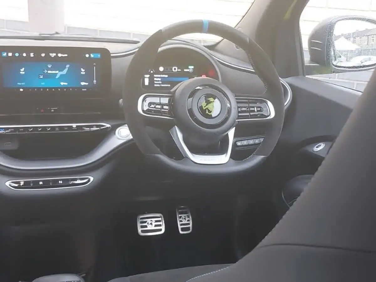 2024-abarth-500-e-500e-turismo-big-6