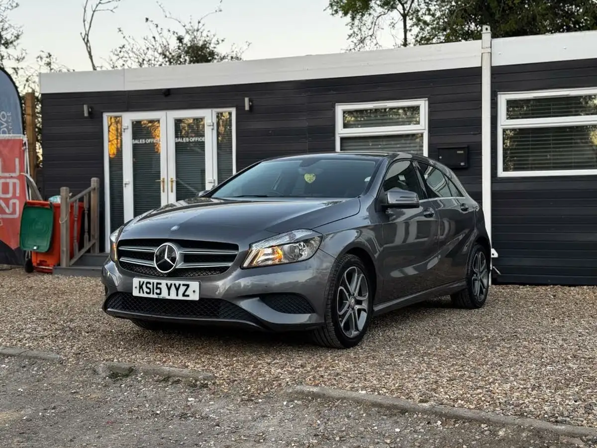 2015-mercedes-benz-a-class-16-a180-sport-122ps-7g-dct-big-3