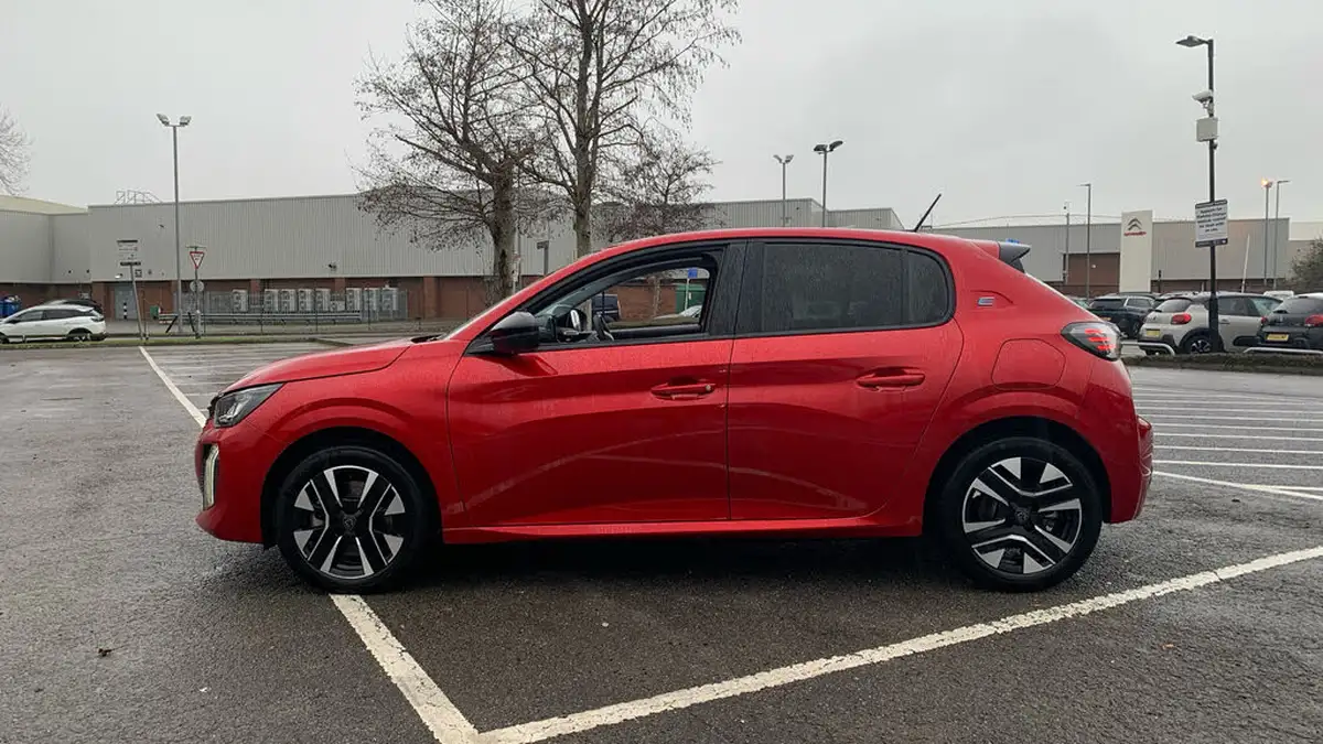 2024-peugeot-208-e-e-style-big-5