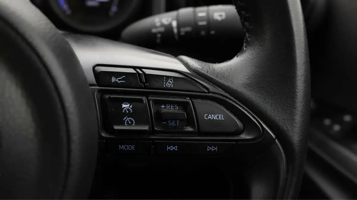 2024-toyota-yaris-cross-15-vvt-i-icon-big-21