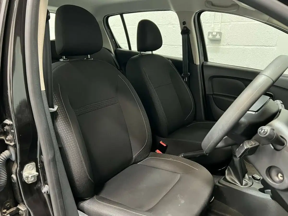 2020-dacia-sandero-10-sce-essential-big-4