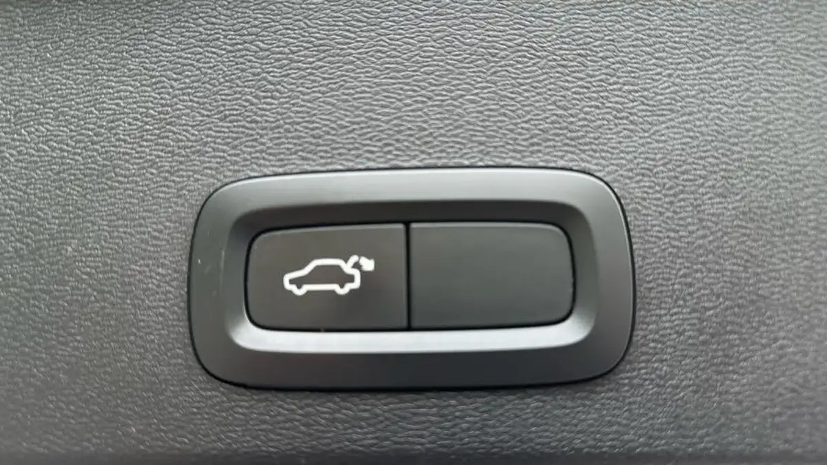 2020-volvo-xc40-15-t3-r-design-big-14