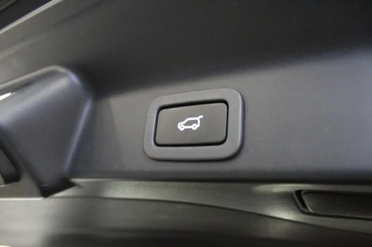 2016-jaguar-f-pace-20-i4d-r-sport-awd-auto-big-19