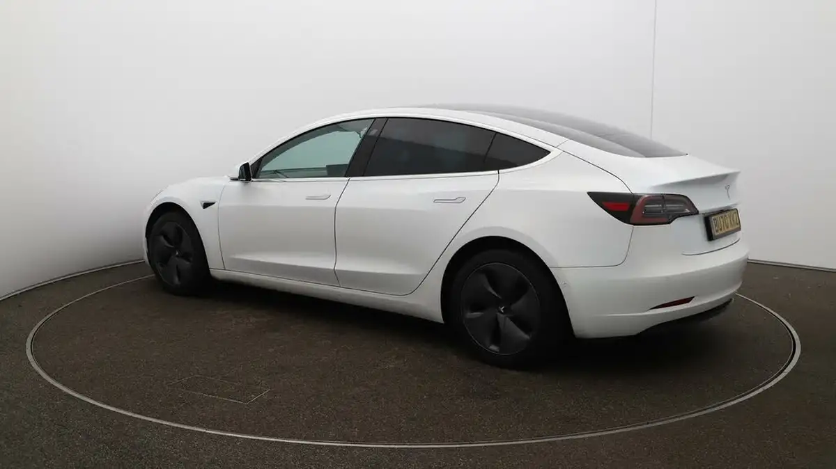 2020-tesla-model-3-e-long-range-big-25