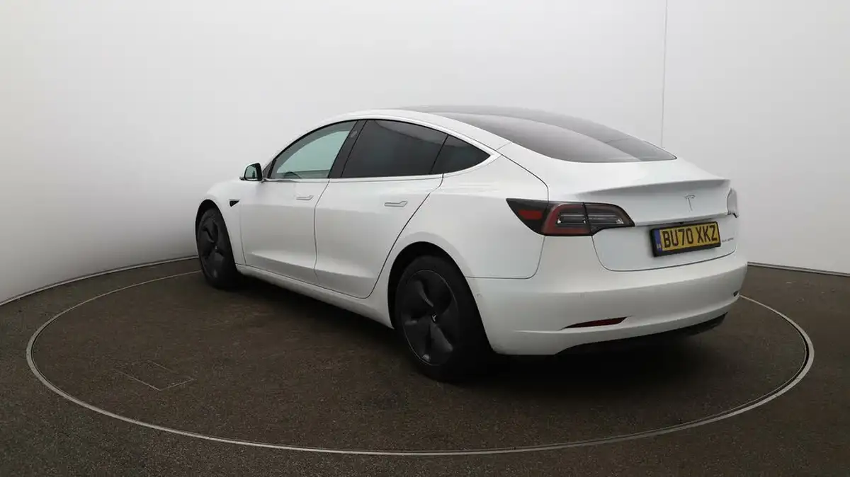 2020-tesla-model-3-e-long-range-big-52