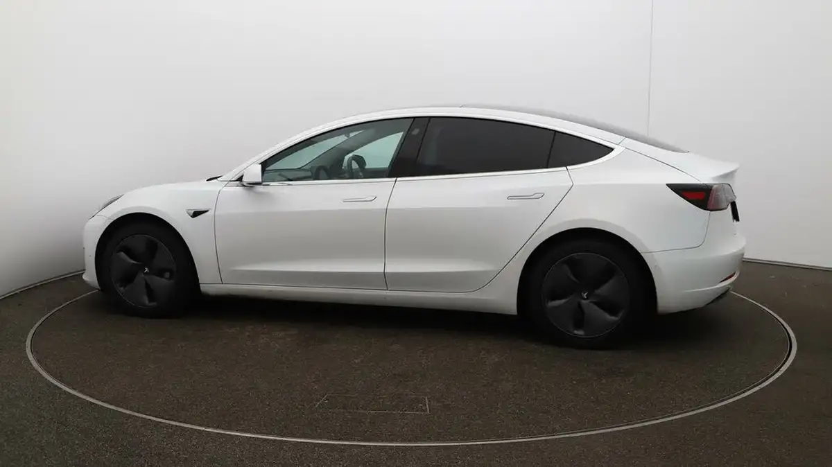 2020-tesla-model-3-e-long-range-big-48