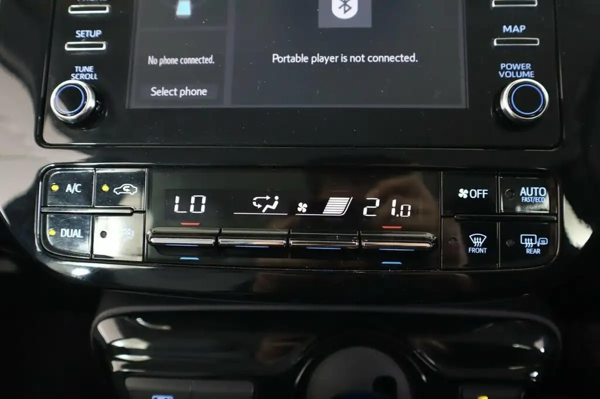 2021-toyota-prius-18-vvt-i-active-big-28