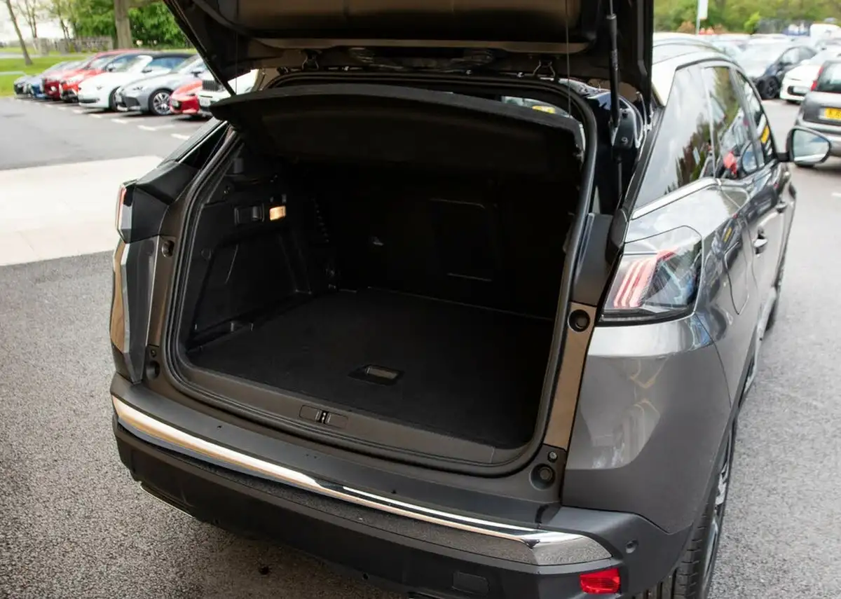 2022-peugeot-3008-suv-15-bluehdi-gt-big-33
