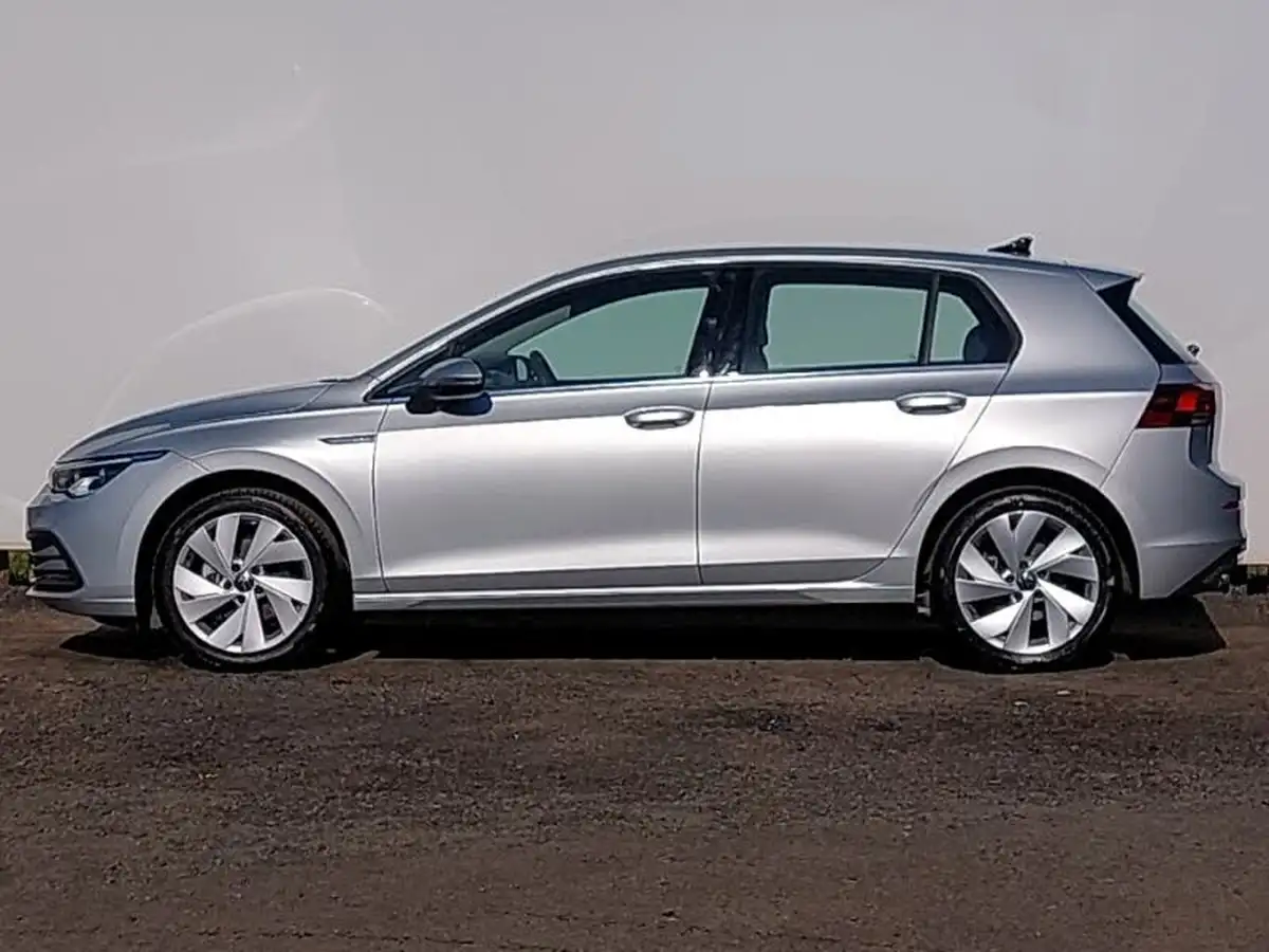 2024-volkswagen-golf-15-tsi-style-150ps-hatchback-big-3