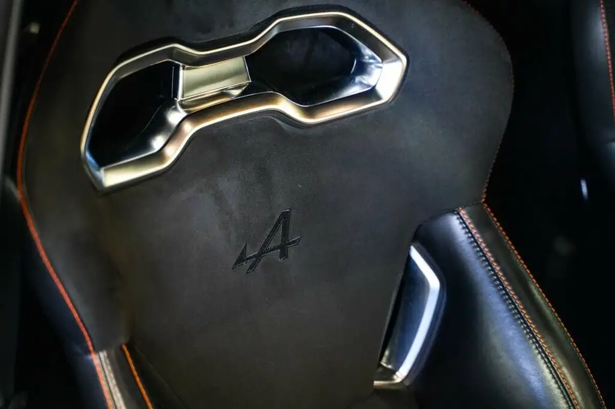 2020-alpine-a110-18-t-s-big-9