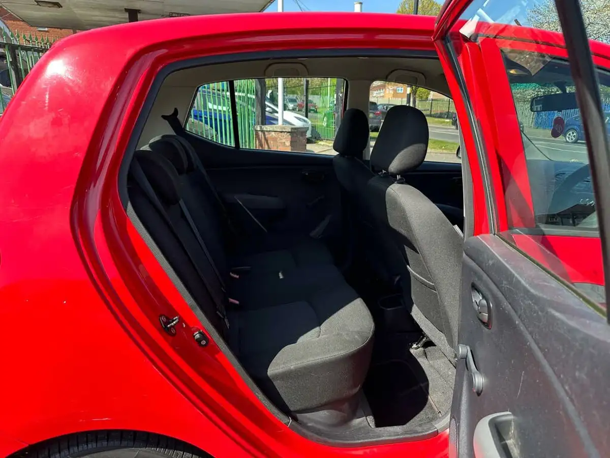 2011-hyundai-i10-12-classic-85bhp-big-21