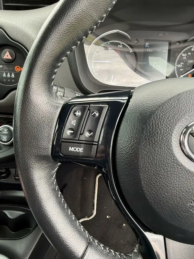 2017-toyota-yaris-15-vvt-i-icon-navi-hybrid-big-14