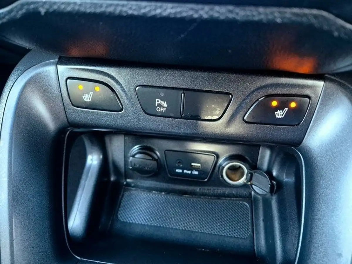 2015-hyundai-ix35-17td-se-nav-big-21