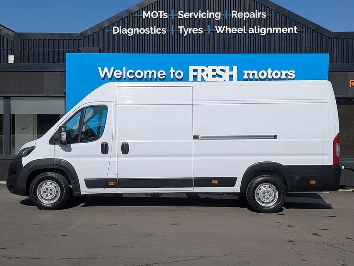 2022-peugeot-boxer-22-bluehdi-professional-435-l4-h2-big-5