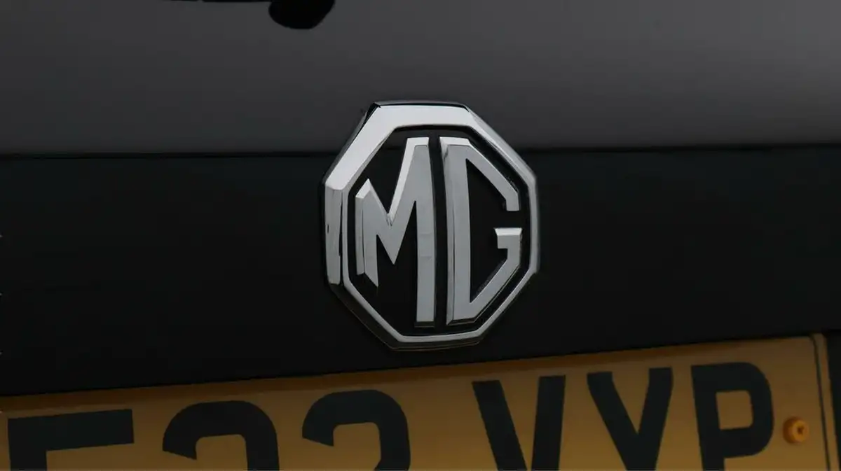 2022-mg-hs-15t-gdi-exclusive-162ps-dct-big-22