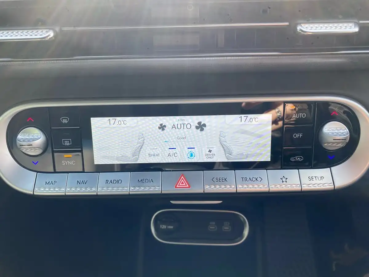 2023-genesis-gv60-e-sport-big-19