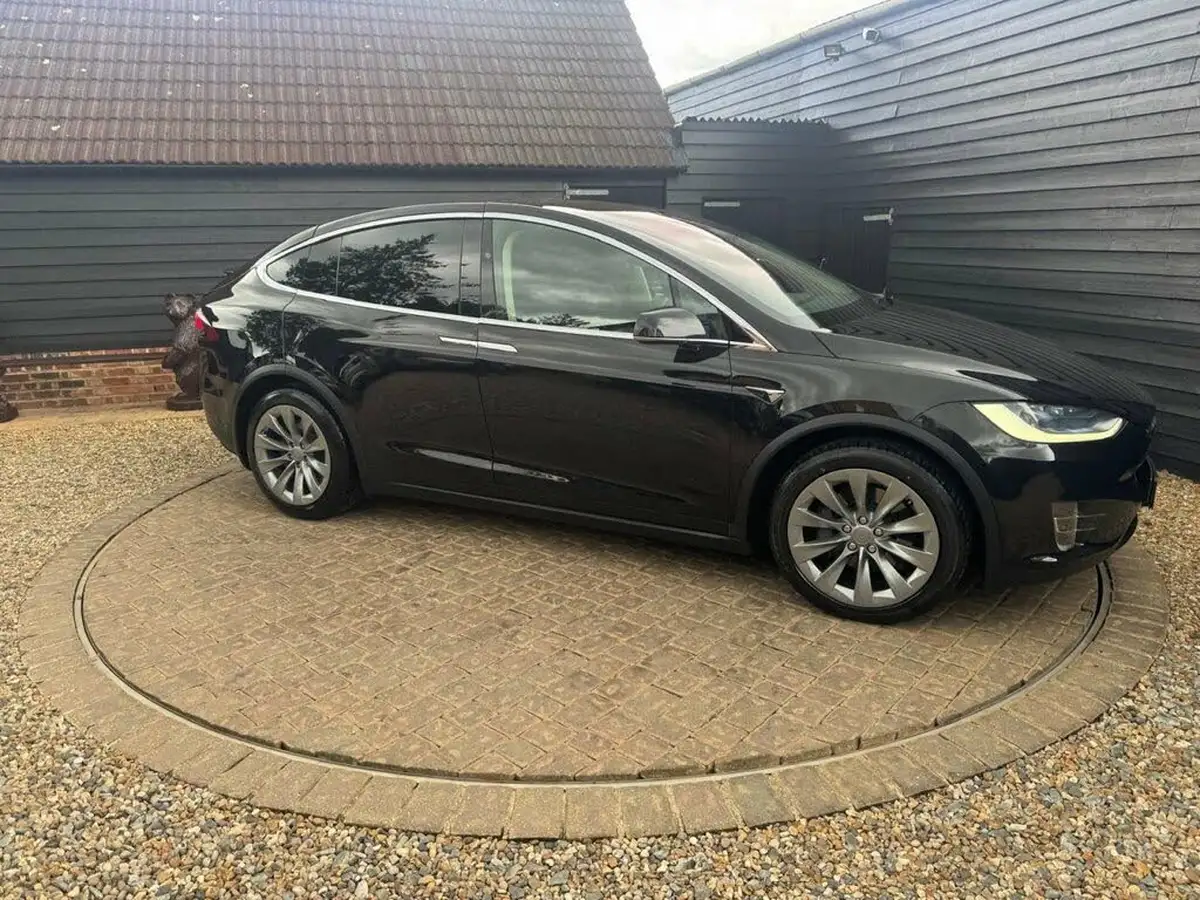 2017-tesla-model-x-e-75d-big-22