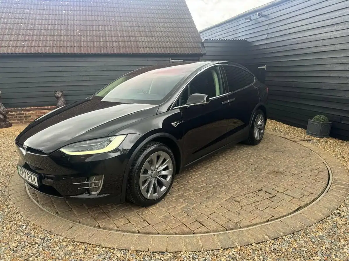 2017-tesla-model-x-e-75d-big-46