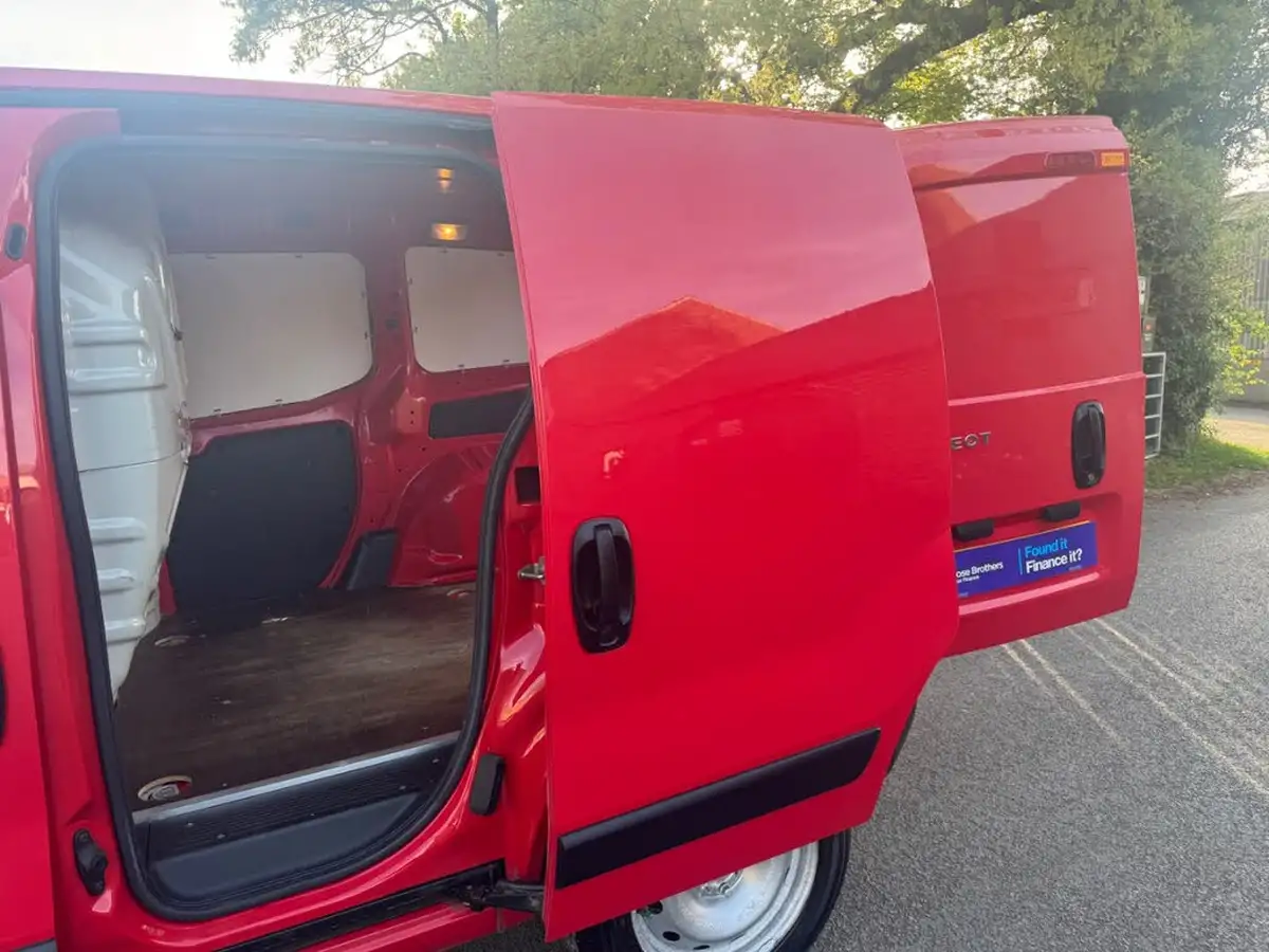 2011-peugeot-bipper-14td-s-class-ii-panel-big-8