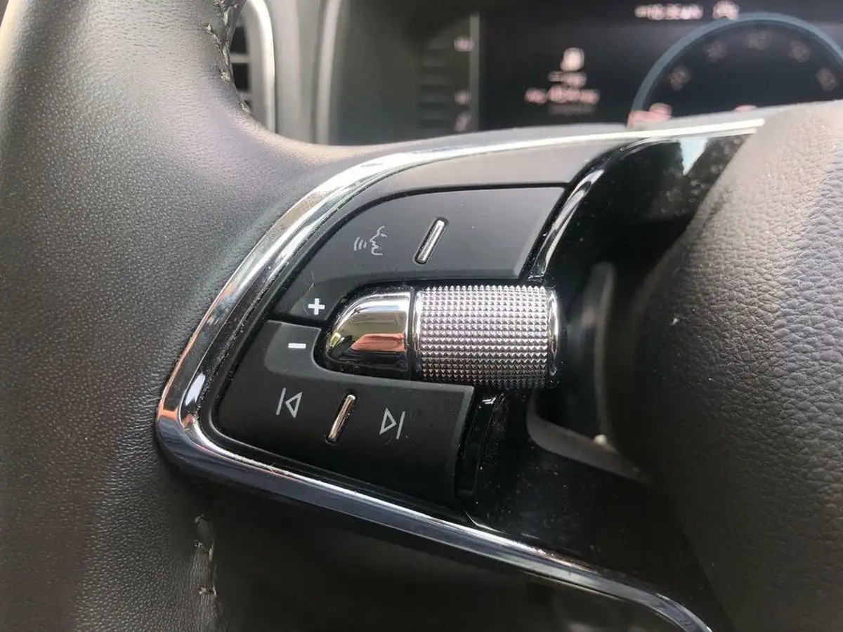 2022-skoda-karoq-15-tsi-se-drive-big-13
